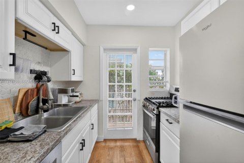 Copropriété à vendre à Miami Beach, Floride: 39.02 m2 № 2033577 - photo 8