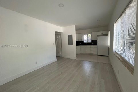 Commercial property in Miami, Florida 150.5 sq.m. № 1960842 - photo 6