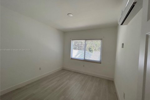 Commercial property in Miami, Florida 150.5 sq.m. № 1960842 - photo 9