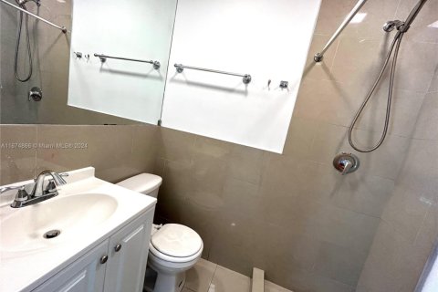 Commercial property in Miami, Florida 150.5 sq.m. № 1960842 - photo 22