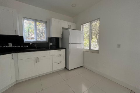 Commercial property in Miami, Florida 150.5 sq.m. № 1960842 - photo 4