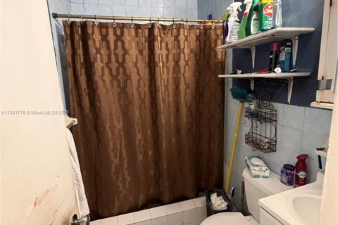 House in Miami, Florida 3 bedrooms, 83.05 sq.m. № 1953247 - photo 11