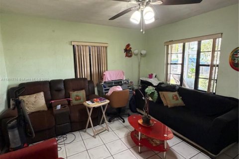 House in Miami, Florida 3 bedrooms, 83.05 sq.m. № 1953247 - photo 4