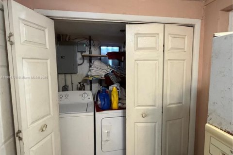 House in Miami, Florida 3 bedrooms, 83.05 sq.m. № 1953247 - photo 7