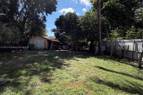 House in Miami, Florida 3 bedrooms, 83.05 sq.m. № 1953247 - photo 12