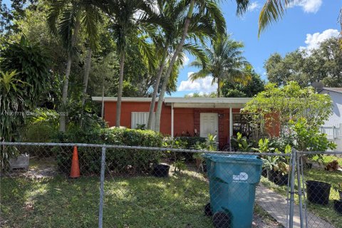 House in Miami, Florida 3 bedrooms, 83.05 sq.m. № 1953247 - photo 2