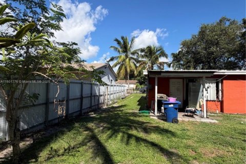 House in Miami, Florida 3 bedrooms, 83.05 sq.m. № 1953247 - photo 13