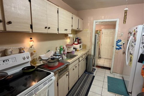 House in Miami, Florida 3 bedrooms, 83.05 sq.m. № 1953247 - photo 5