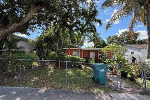 House in Miami, Florida 3 bedrooms, 83.05 sq.m. № 1953247 - photo 1