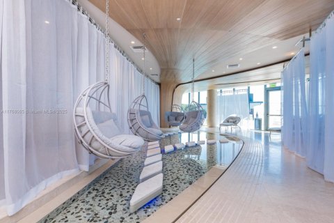 Condo in Miami, Florida, 1 bedroom  № 1691147 - photo 26