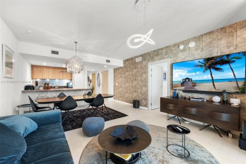Condo in Miami, Florida, 1 bedroom  № 1691147 - photo 1