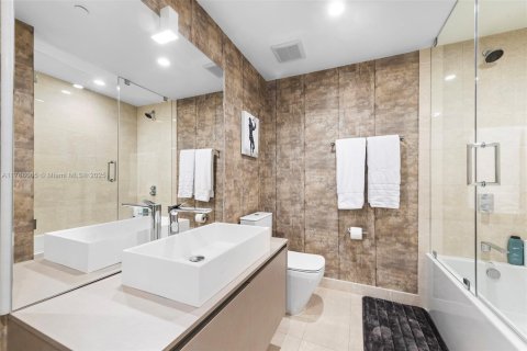 Condo in Miami, Florida, 1 bedroom  № 1691147 - photo 14