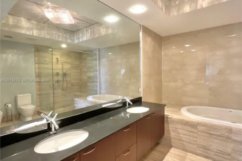 Condominio en venta en Sunny Isles Beach, Florida, 2 dormitorios, 182.27 m2 № 2076553 - foto 16