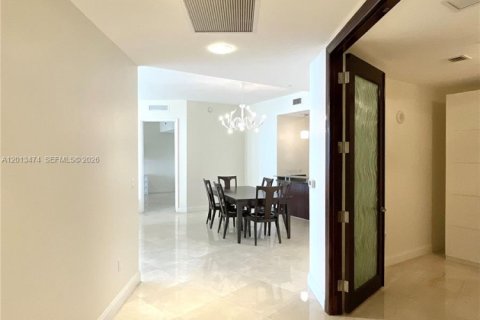 Condominio en venta en Sunny Isles Beach, Florida, 2 dormitorios, 182.27 m2 № 2076553 - foto 11