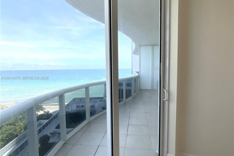 Condominio en venta en Sunny Isles Beach, Florida, 2 dormitorios, 182.27 m2 № 2076553 - foto 25
