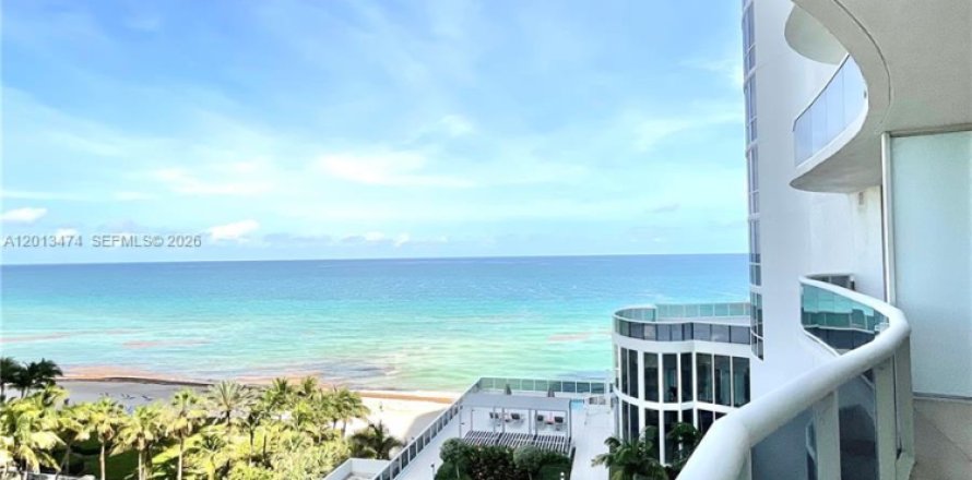 Condominio en Sunny Isles Beach, Florida, 2 dormitorios  № 2076553