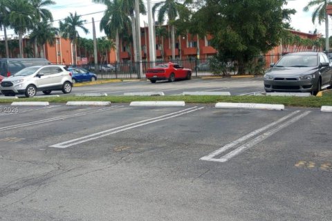 Copropriété à louer à Miami, Floride: 1 chambre, 70.23 m2 № 1970843 - photo 10