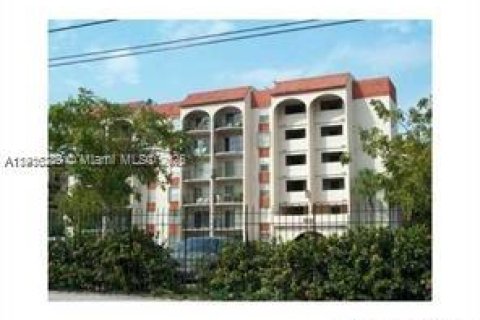 Copropriété à louer à Miami, Floride: 1 chambre, 70.23 m2 № 1970843 - photo 1