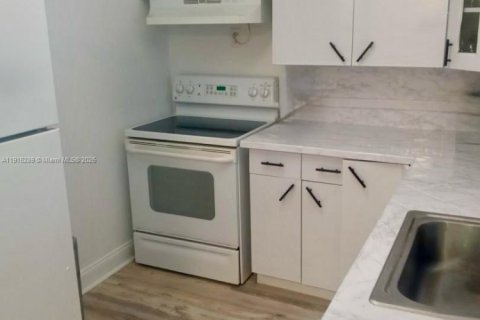 Copropriété à louer à Miami, Floride: 1 chambre, 70.23 m2 № 1970843 - photo 3