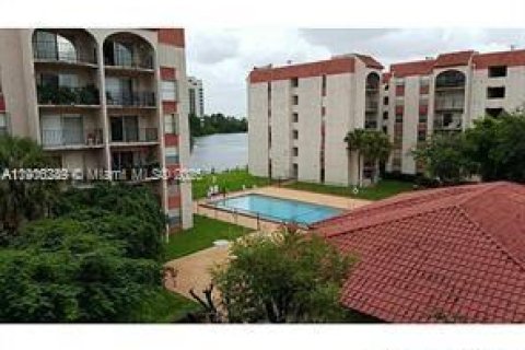 Copropriété à louer à Miami, Floride: 1 chambre, 70.23 m2 № 1970843 - photo 2