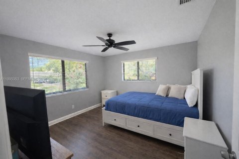 House in Plantation, Florida 3 bedrooms, 160.16 sq.m. № 2068517 - photo 5