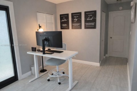 House in Plantation, Florida 3 bedrooms, 160.16 sq.m. № 2068517 - photo 3