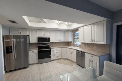 House in Plantation, Florida 3 bedrooms, 160.16 sq.m. № 2068517 - photo 11