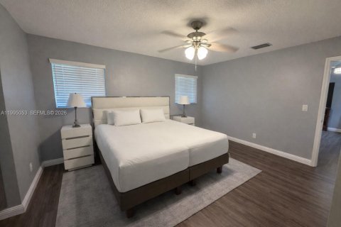 House in Plantation, Florida 3 bedrooms, 160.16 sq.m. № 2068517 - photo 14