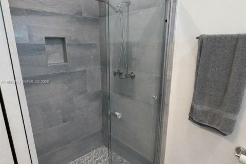 House in Plantation, Florida 3 bedrooms, 160.16 sq.m. № 2068517 - photo 17