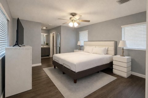 House in Plantation, Florida 3 bedrooms, 160.16 sq.m. № 2068517 - photo 15