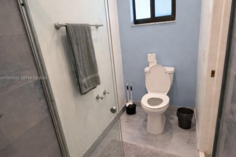 House in Plantation, Florida 3 bedrooms, 160.16 sq.m. № 2068517 - photo 18