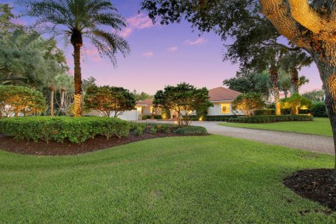 House in Tequesta, Florida 3 bedrooms, 260.13 sq.m. № 2402467 - photo 6