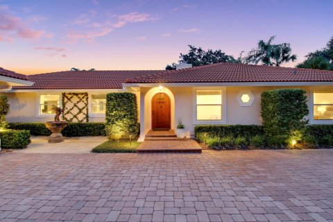 House in Tequesta, Florida 3 bedrooms, 260.13 sq.m. № 2402467 - photo 9