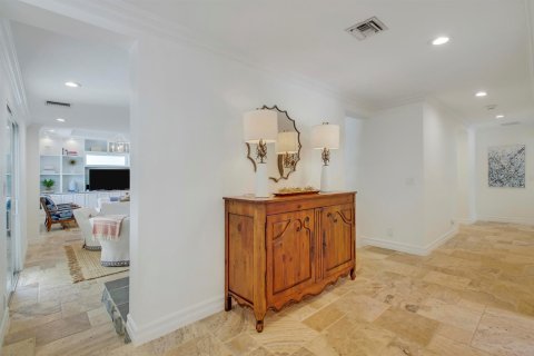House in Tequesta, Florida 3 bedrooms, 260.13 sq.m. № 2402467 - photo 19