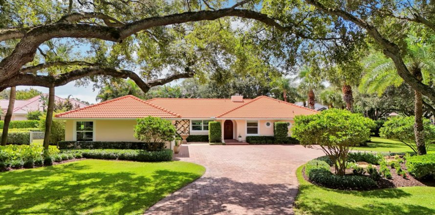 House in Tequesta, Florida 3 bedrooms, 260.13 sq.m. № 2402467