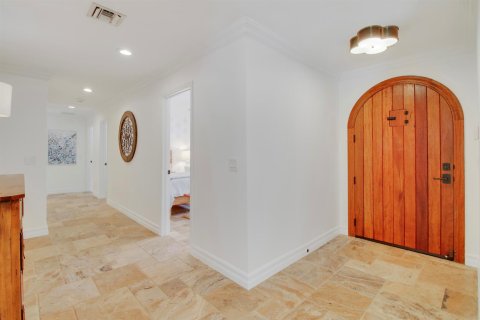 House in Tequesta, Florida 3 bedrooms, 260.13 sq.m. № 2402467 - photo 18