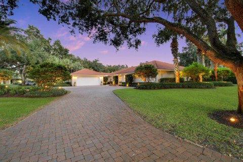 House in Tequesta, Florida 3 bedrooms, 260.13 sq.m. № 2402467 - photo 5
