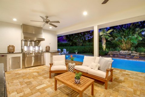 House in Tequesta, Florida 3 bedrooms, 260.13 sq.m. № 2402467 - photo 14