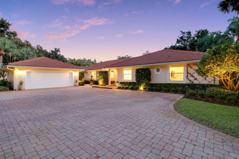 House in Tequesta, Florida 3 bedrooms, 260.13 sq.m. № 2402467 - photo 10