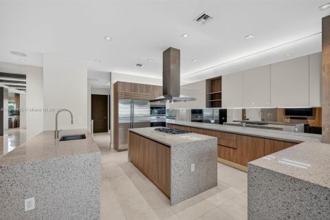 House in Fort Lauderdale, Florida 4 bedrooms, 397.06 sq.m. № 2018829 - photo 11