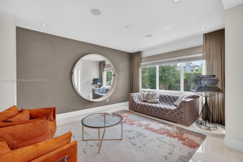 House in Fort Lauderdale, Florida 4 bedrooms, 397.06 sq.m. № 2018829 - photo 4