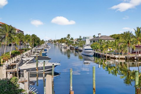 House in Fort Lauderdale, Florida 4 bedrooms, 397.06 sq.m. № 2018829 - photo 22