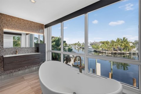 House in Fort Lauderdale, Florida 4 bedrooms, 397.06 sq.m. № 2018829 - photo 27