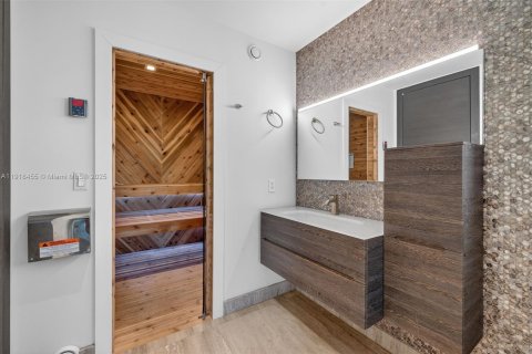 House in Fort Lauderdale, Florida 4 bedrooms, 397.06 sq.m. № 2018829 - photo 30