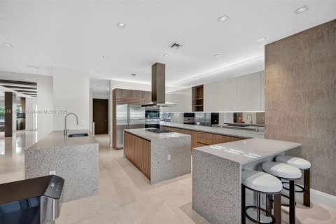 House in Fort Lauderdale, Florida 4 bedrooms, 397.06 sq.m. № 2018829 - photo 16