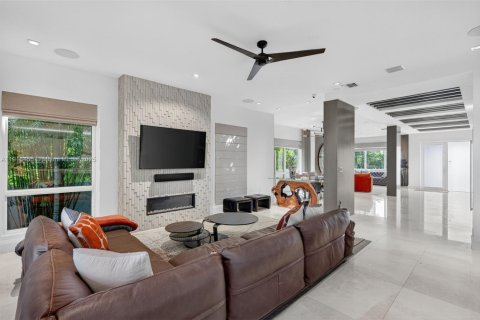 House in Fort Lauderdale, Florida 4 bedrooms, 397.06 sq.m. № 2018829 - photo 9