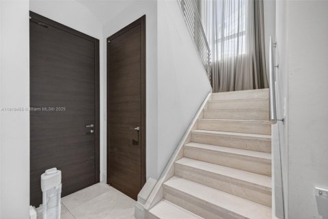 House in Fort Lauderdale, Florida 4 bedrooms, 397.06 sq.m. № 2018829 - photo 17