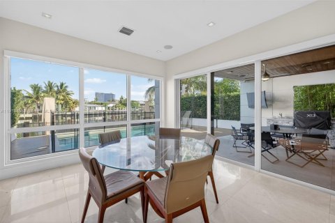 House in Fort Lauderdale, Florida 4 bedrooms, 397.06 sq.m. № 2018829 - photo 14