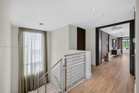 House in Fort Lauderdale, Florida 4 bedrooms, 397.06 sq.m. № 2018829 - photo 19