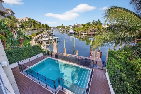 House in Fort Lauderdale, Florida 4 bedrooms, 397.06 sq.m. № 2018829 - photo 23